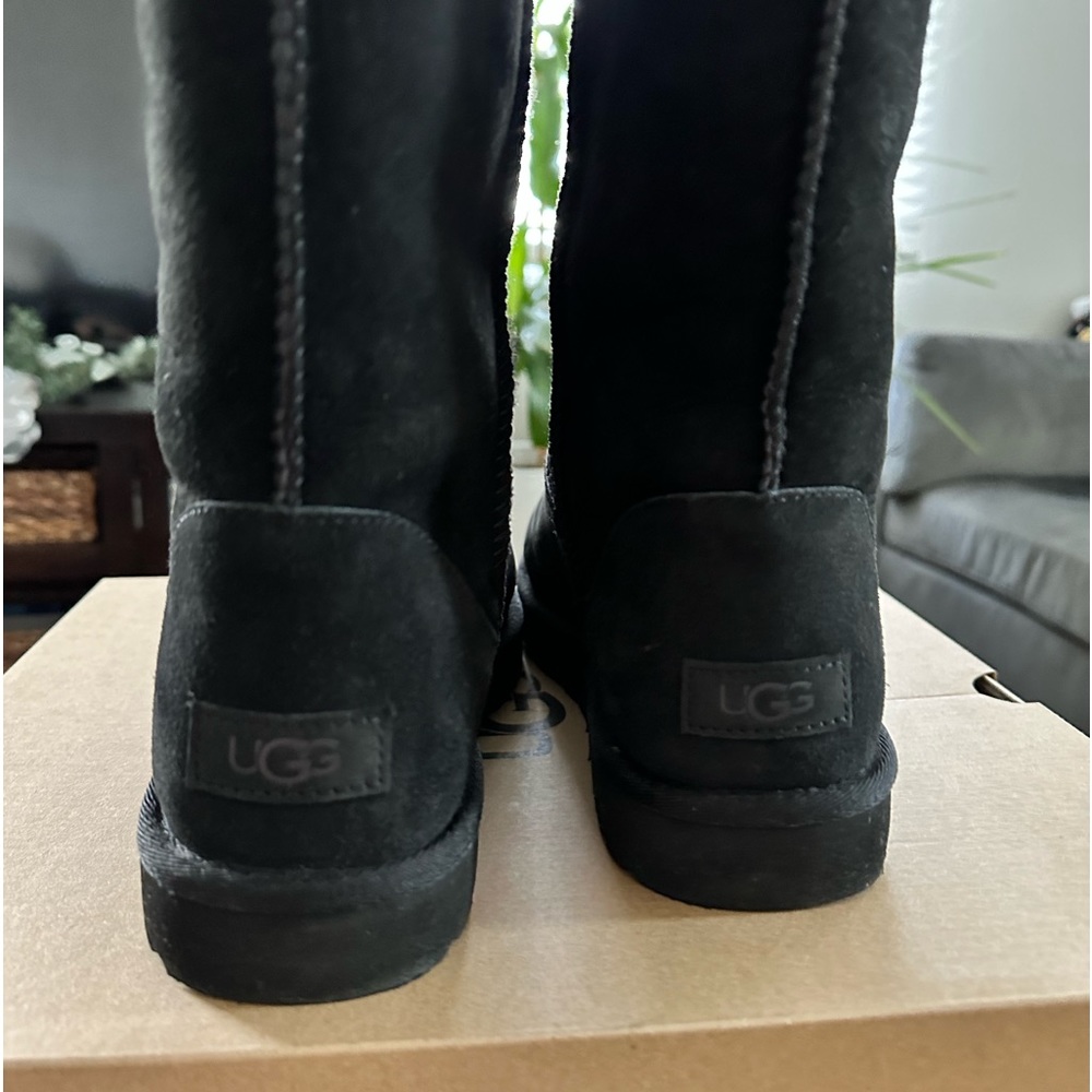 UGG CLASSIC SHORTS WOMEN SIZE 11